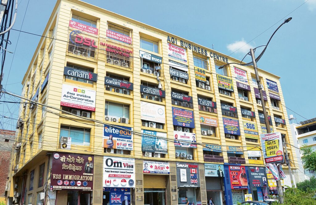 66f5fb9bdbe8d 12609997cd 250924 Ms Jld Students At Ielts Coaching Centre.jpg