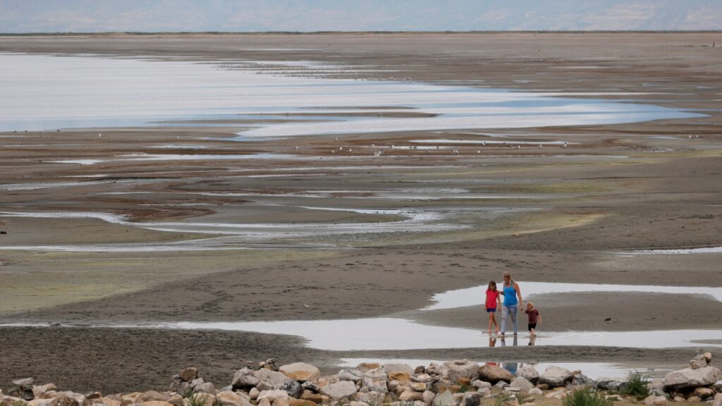 Reactive dust from Great Salt Lake may have health consequences 091724 Sw Salt Lake Dust Feat.jpg