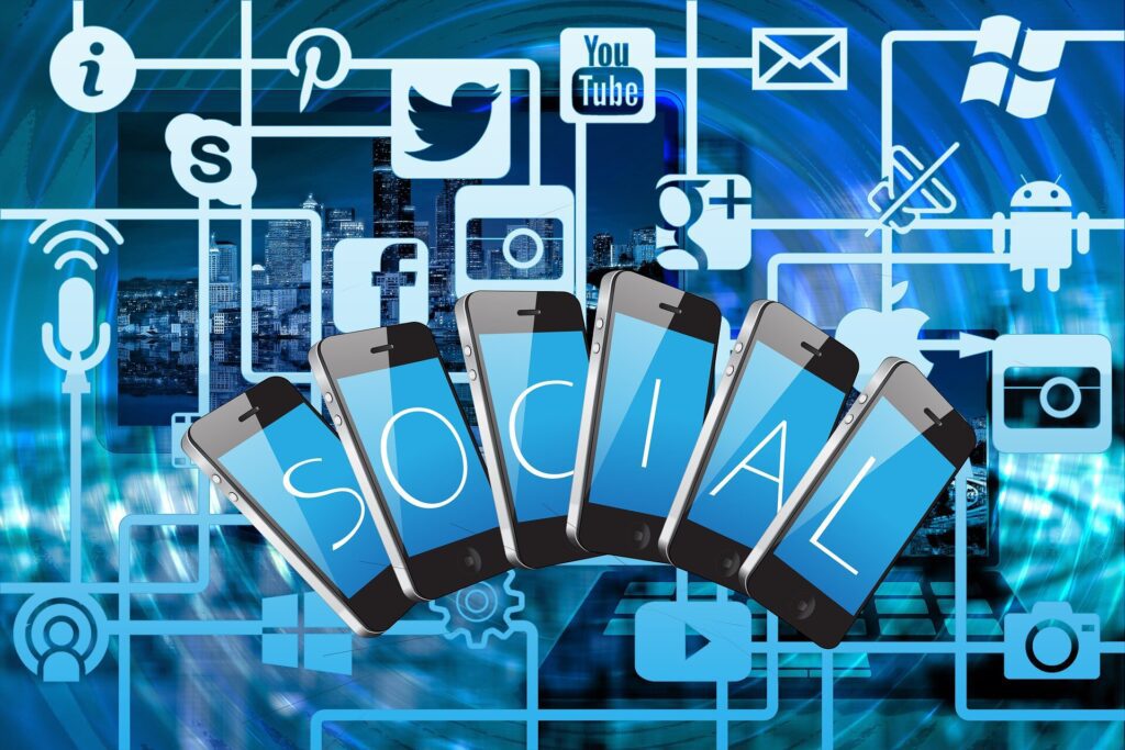 Study shows links between social media use, unhealthy lifestyles and teenage well-being 1 Socialmedia.jpg