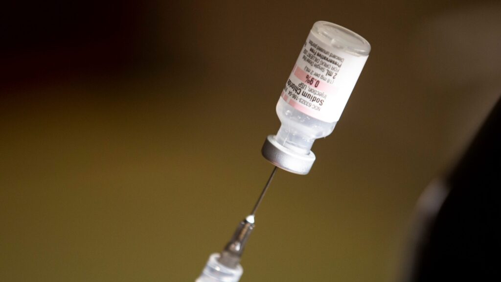 101f37ce 5886 4a47 9701 9797c88d713c Vaccine005.jpg