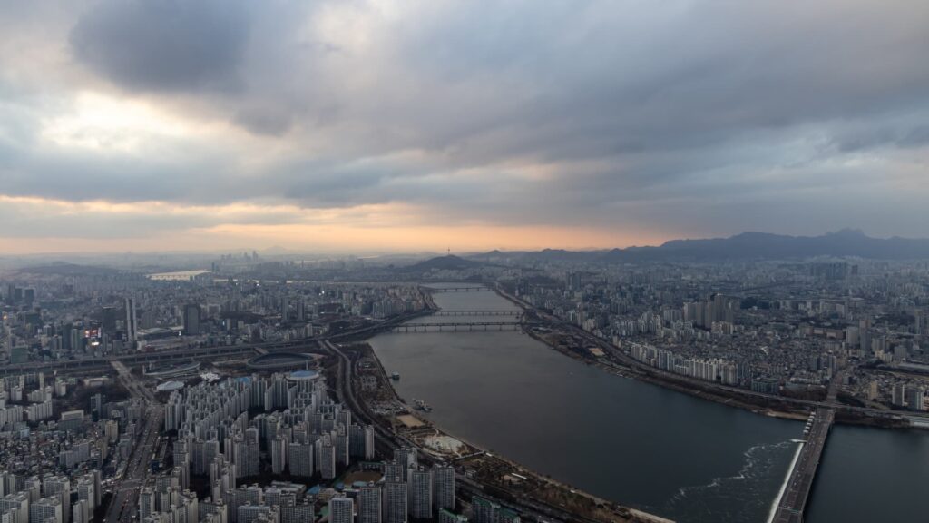 107406051 1714000792173 Gettyimages 1808790038 Skorea Seoul.jpeg
