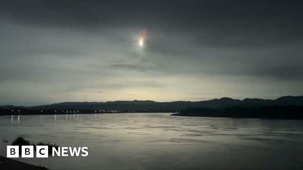Moment asteroid lights up night sky in Philippines 5b625c60 6b60 11ef 8c32 F3c2bc7494c6.jpg
