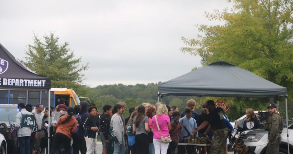 Index-Journal1,500 eighth graders explore career opportunities at Lakelands Industry 
ShowcaseAbout 1500 eighth graders from five counties participated in the Lakelands 
Career Showcase on Tuesday at Piedmont Technical College's….1 day ago 66eaf6520c55c.image .jpg
