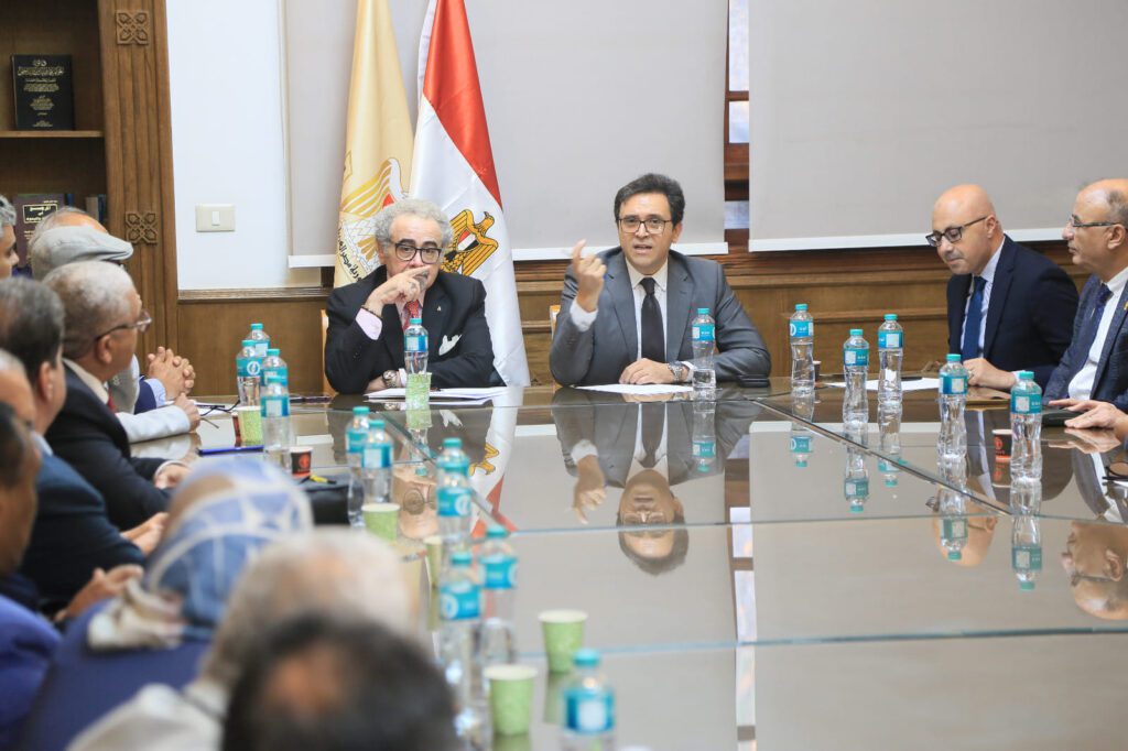 Egypts Culture Minister Seeks Input From Writers Union On National Strategy.jpg
