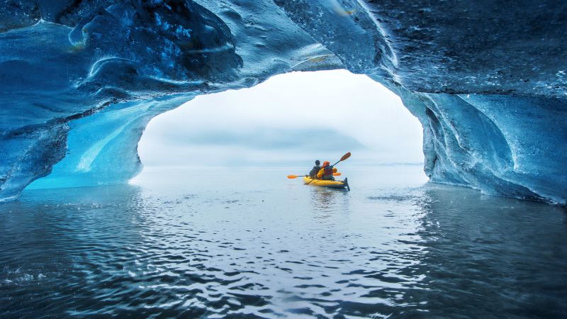 Tourists are rushing to see glaciers before they disappear, but trips are turning deadly Gettyimages 183013024.jpg