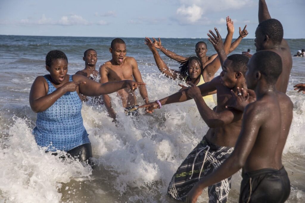 Members Of A Youth To Youth Group In Mombasa 2000x1333.tmb 1200v.jpg