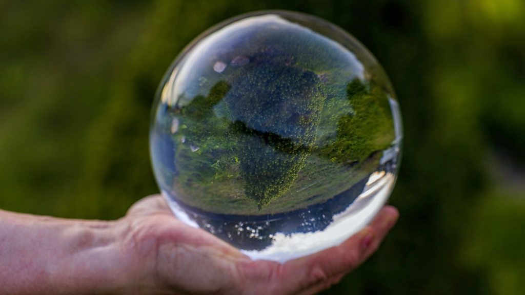 BBCFriday the 13th: The psychology behind the superstitionIt's Friday the 13th, allegedly the most cursed day of the calendar. But
why do we fear the day?.1 hour ago P0jq9z63.jpg