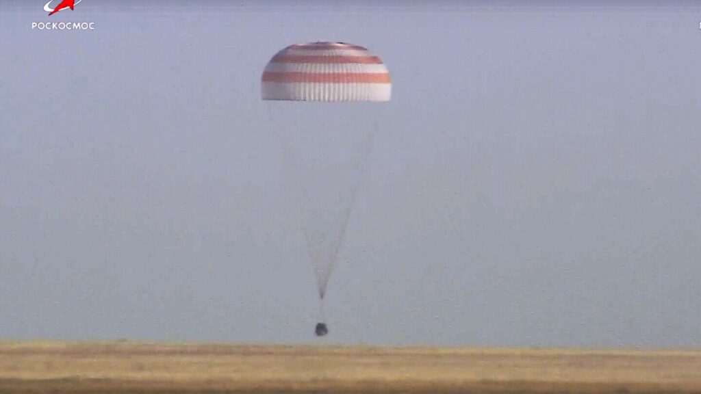A Soyuz capsule with 2 Russians and 1 American from the International Space Station returns to Earth Urlhttps3a2f2fassets.apnews.com2f1a2fb42f33b56dbdae4801ef9275457ba7e82f80563522437f400380de.jpeg