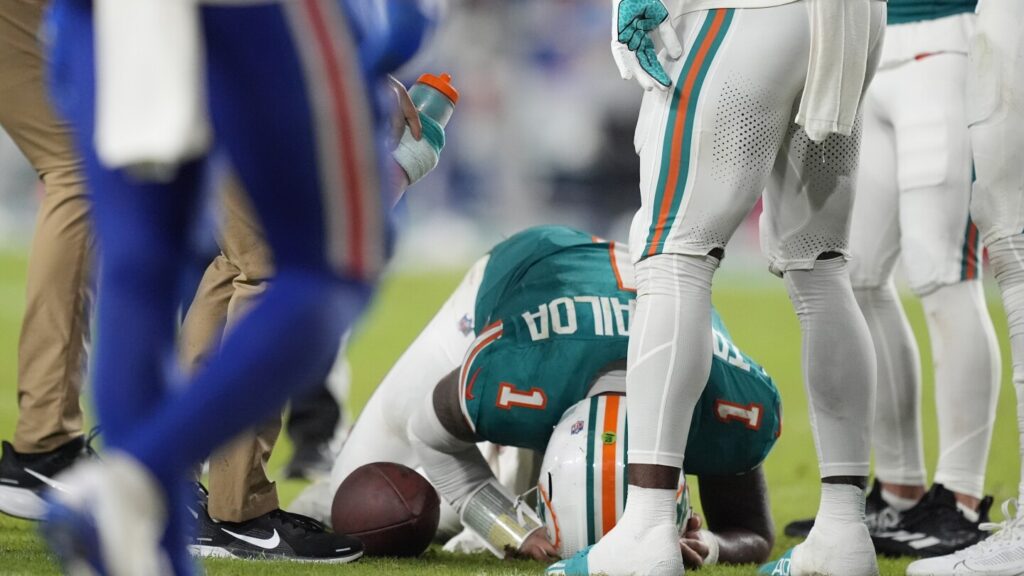 Dolphins’ Tua Tagovailoa sustains 3rd diagnosed concussion of his career after hitting head on turf Urlhttps3a2f2fassets.apnews.com2f732f162fc7c787fb7b4d1ef8b8face3b9d142f6092549bf45a4004abac.jpeg