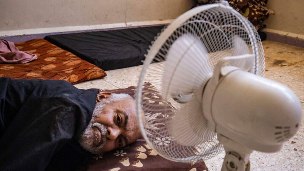 Fans may not keep older adults cool during heat waves 102424 Cg Fan Heat Feat.jpg