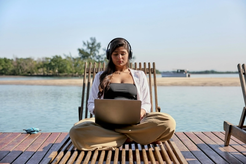 The Rise and Evolution of the Digital Nomad Lifestyle 17277104582438.webp.webp