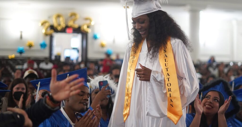 Chicago’s Class of 2023 makes progress in graduating from high school and enrolling in colleges, report finds 2cjdz4psprdulhlksijwzjjqwq.jpg