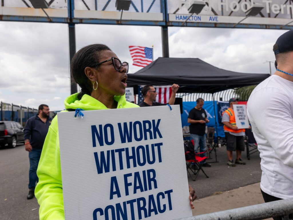 Afp 20241002 2176212453 V1 Highres Dockworkersstrikeshutsdownportsongulfandeast 1727901721.jpg