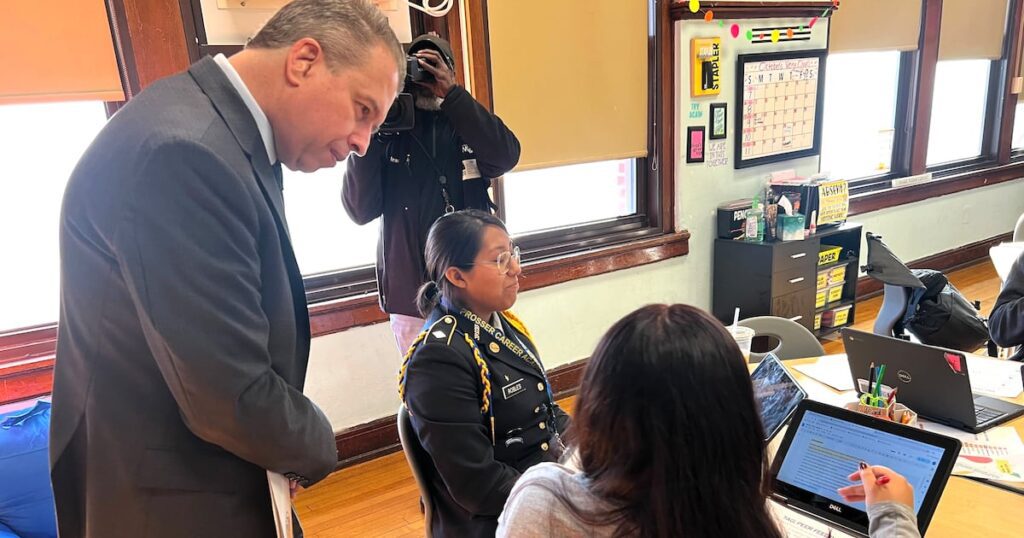 Chicago students make progress on state tests and high school graduation rates. M45cldwggjcrrif3c2f2bv6j4a.jpg