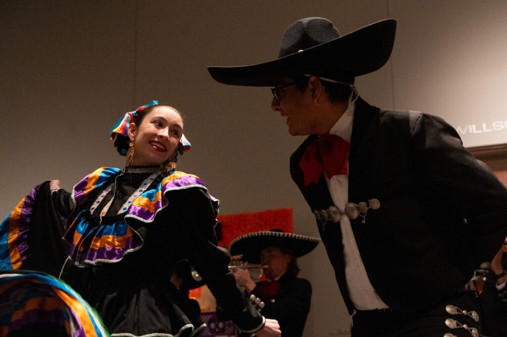 Bilingual book parade in Flint intertwines Mexican, Latin culture and literacy Nfykf5ouirhmthlm42rdyz74cu.jpg