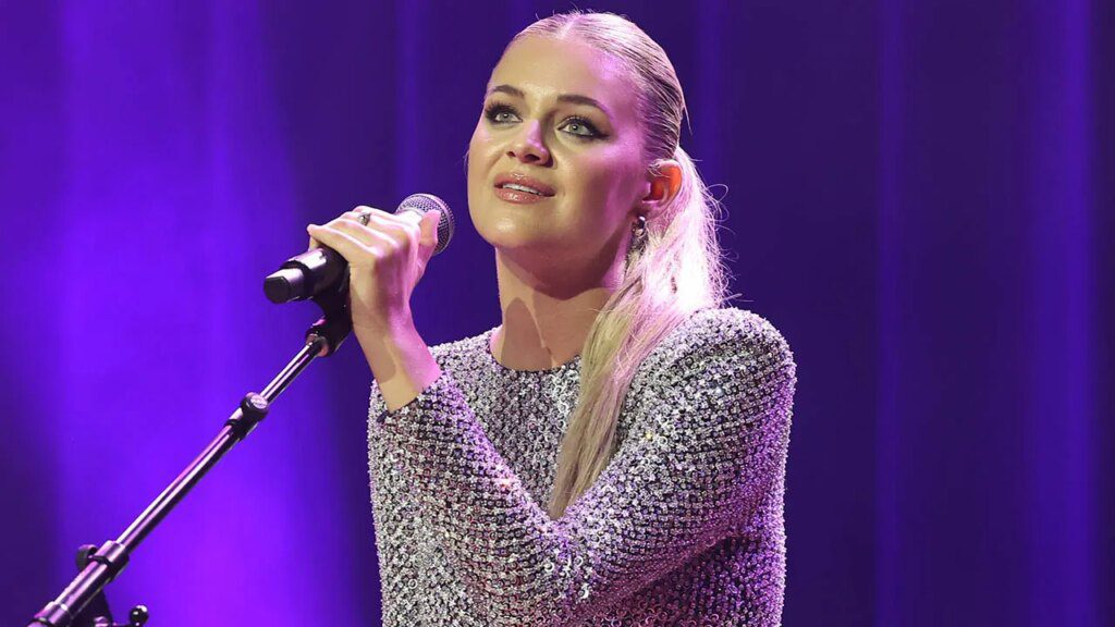 Kelsea Ballerini questioned music career after watching hometown friends living in Knoxville Kelsea.jpg