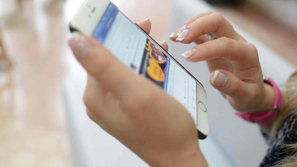 ABC News – Breaking News, Latest News and VideosVideo Oregon Education Department recommends cellphone banThe department is encouraging the ban, with some educators saying bans have
improved learning outcomes and social skills..11 hours ago 241031 Gma Jarvis Phones2 Hpmain 16x9.jpg