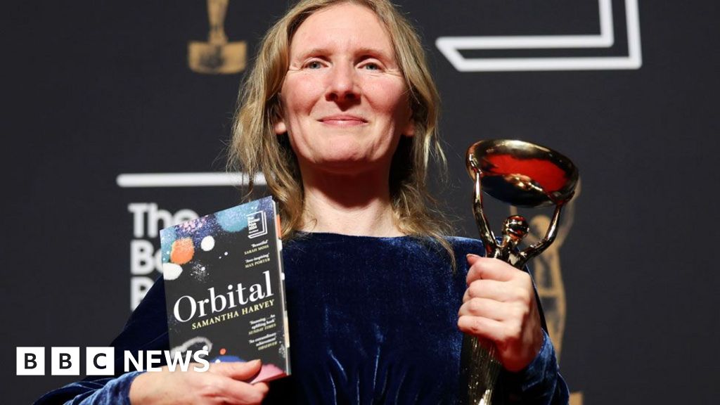 British author Samantha Harvey wins with Orbital 688d7360 A19e 11ef A4fe A3e9a6c5d640.jpg