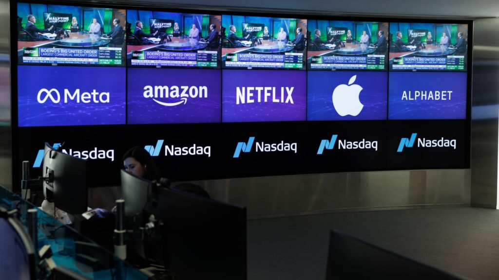 Nasdaq climbs past 20,000, powered by megacap tech gains 107176652 1673370154777 Nup 200112 10053.jpg