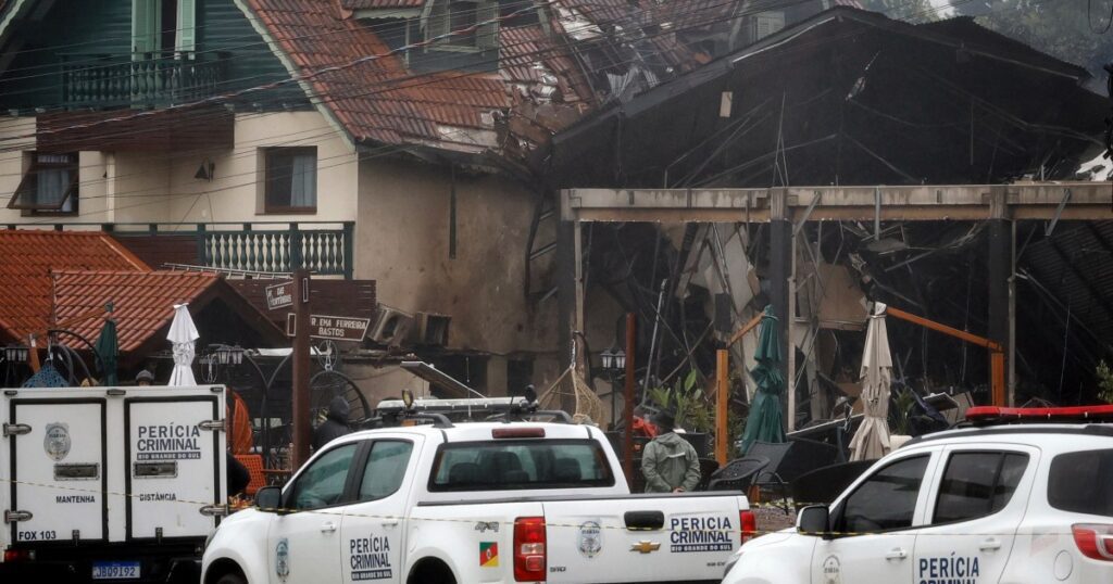 Small plane crashes into Brazil town popular with tourists, killing 10 | Aviation News Ap24357740935837 1734915774 0dbaaa 1734916619.jpg