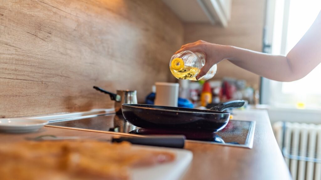 Nutritionists weigh in on seed oils, cooking and consumption habits Oil Pan Stock Gty Jef 241216 1734381207180 Hpmain 16x9.jpg