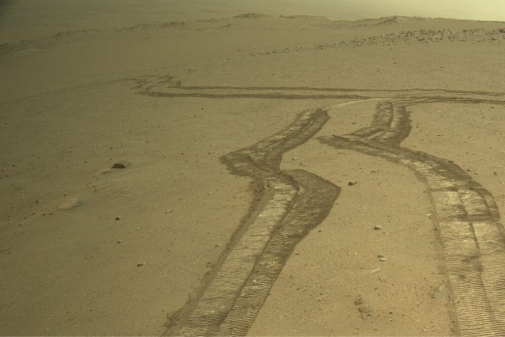 Perseverance Rover Tracks Mars.jpg