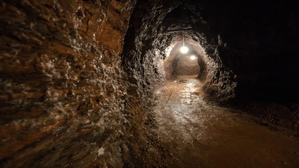 6.2 trillion tons of hydrogen likely buried below Earth surface: Study Tunnel 2.jpg