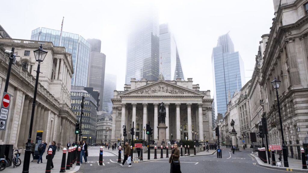 UK’s long-term borrowing costs hit highest level since 1998 108062092 1731497521579 Gettyimages 2183863719 20241106 City Royal Exchange Mist 009.jpeg