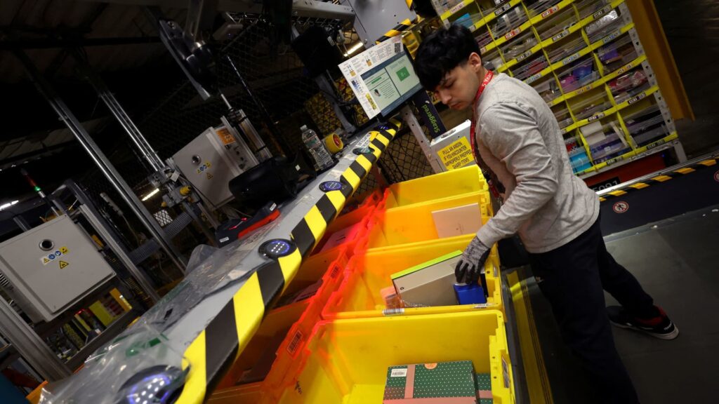 108069863 17331451632024 12 02t130948z 2074391642 Rc2nl4aofz80 Rtrmadp 0 Retail Holidayshopping Cybe.jpeg