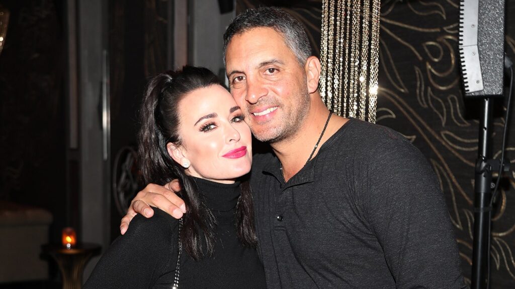 Kyle Richards Mauricio Umansky Split.jpg