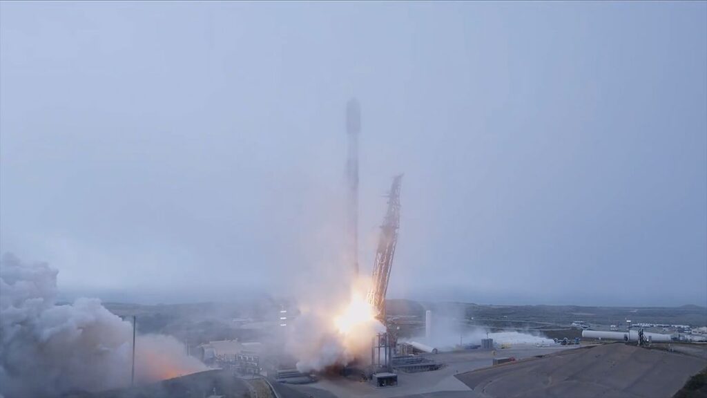 SpaceX launches 22 Starlink satellites to orbit from California Lv63aopx7zp4xkjkrskntx 1200 80.jpg