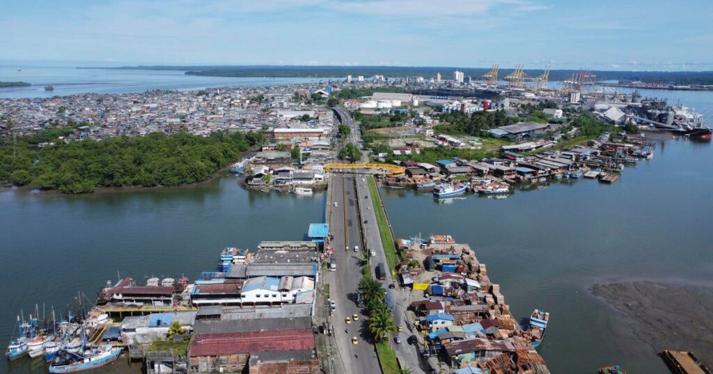 Customs worker admits taking bribes after daughter touted luxurious lifestyle on social media Gettyimages 1540734386.jpg