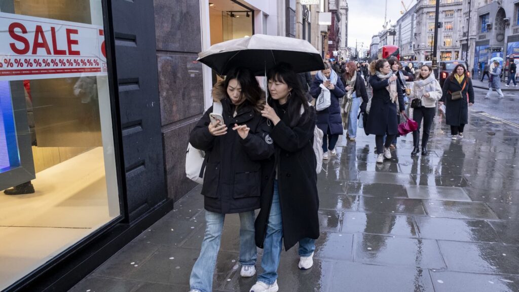 108116689 1742205002686 gettyimages 2202193437 20250128 oxford street umbrellas 013.jpeg
