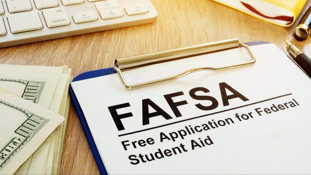 72290015007 fafsa railpic.jpg