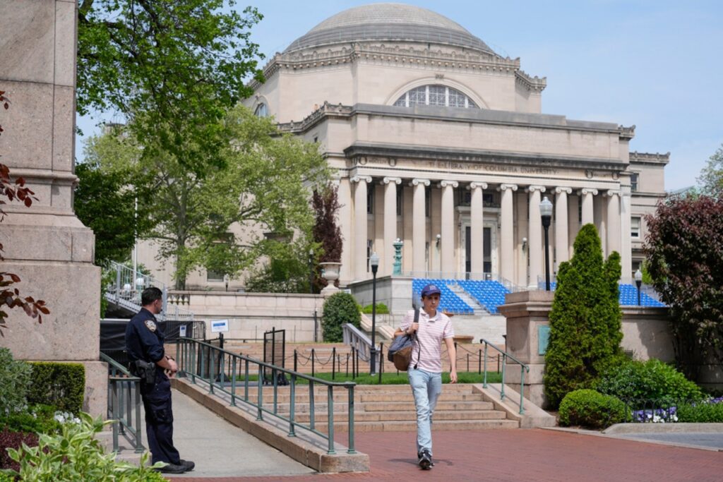 Columbia’s president steps down as Trump administration threatens funding Koo6qdzxhng7tdagchtrb3zmju.jpg
