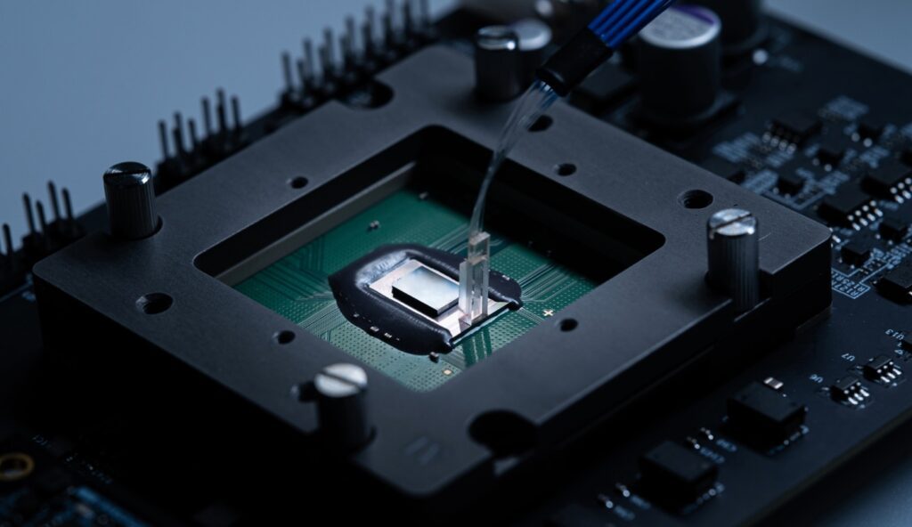 040825 kh photonics chip feat rev.jpg