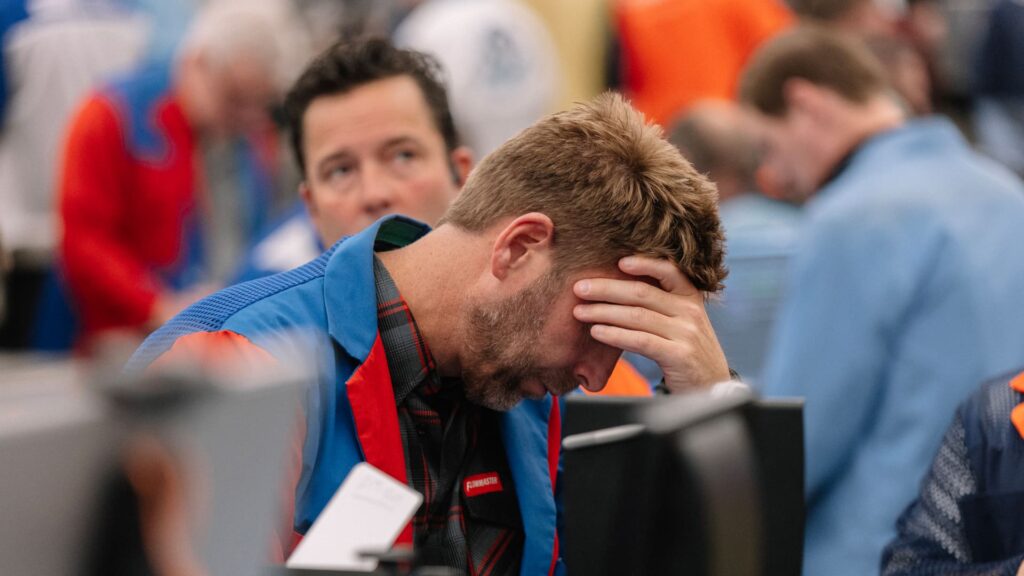 108128909 1744195313321 gettyimages 2208583049 traders cboe.jpeg