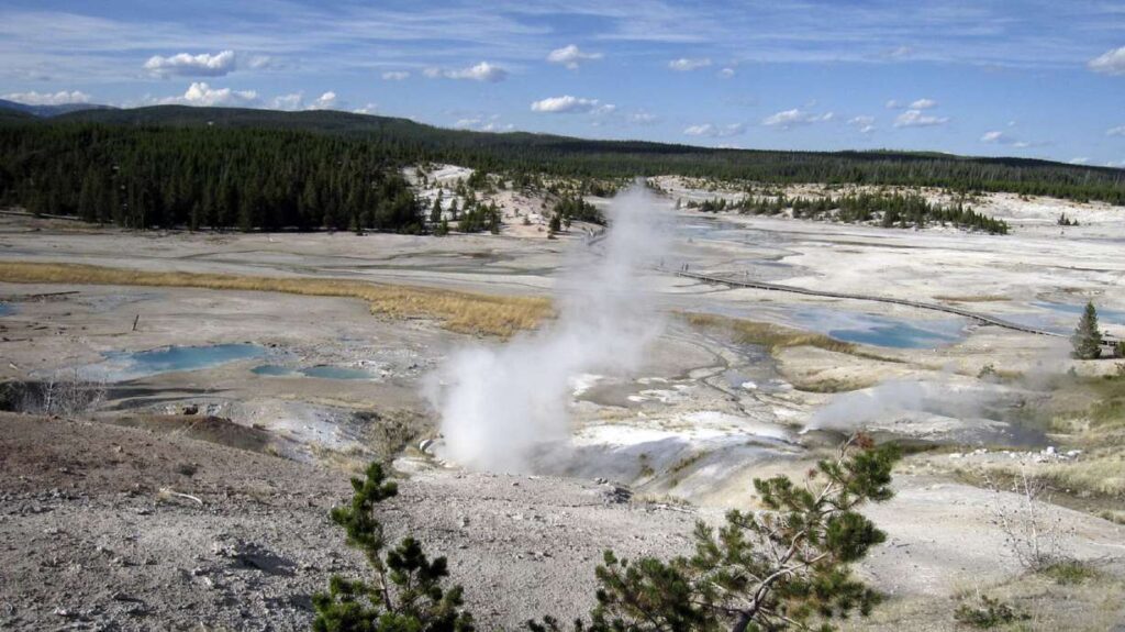 No ‘impending eruption’ at Yellowstone super volcano, U. research finds 1745814325 responsive story lg.jpeg