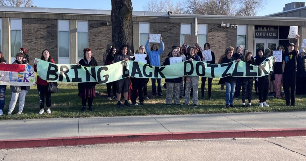 SHS students rally around language arts teacher, speech coach who recently resigned | News 67f3f0c05c3aa.image .jpg