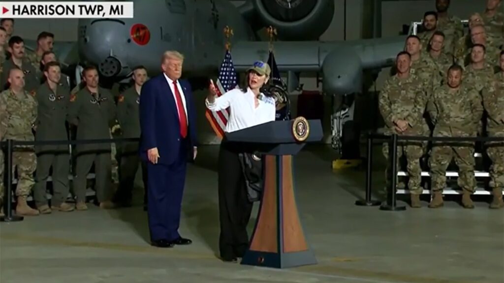 70aff27b trump whitmer.jpg