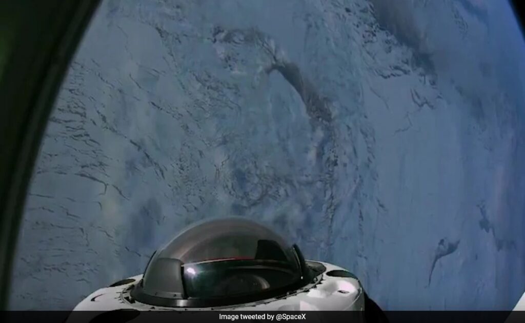 P50imoa8 earths poles from space 625x300 02 april 25.jpeg