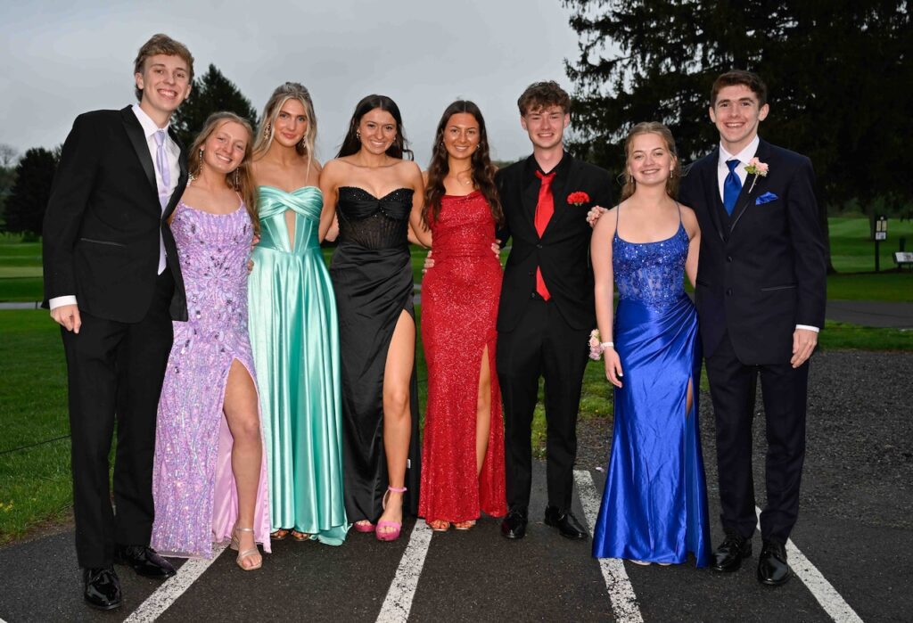 Westhill High School 2025 junior prom: See 112 photos G2akgbd7gnh27ck4mcbcwvcrty.jpg
