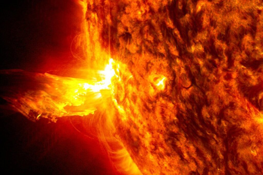 Nasa warns of huge solar flares causing blackouts on Earth Solar flare nasa warning.jpeg