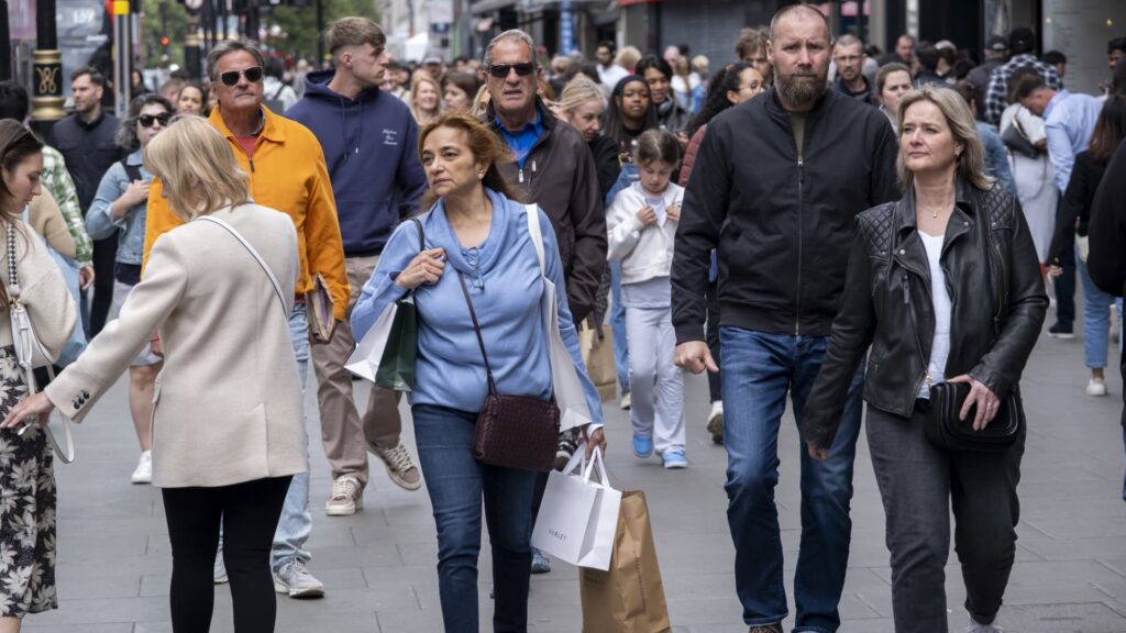 108142765 1746702855640 gettyimages 2213244029 20250504 shoppers oxford street 006.jpeg