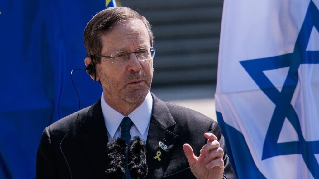 108161405 1750292840488 gettyimages 2214121401 k 12139 ss.jpeg