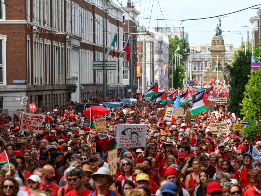 2025 06 15t133855z 27815443 rc213faheqd2 rtrmadp 3 israel palestinians netherlands protest 175000958.jpeg
