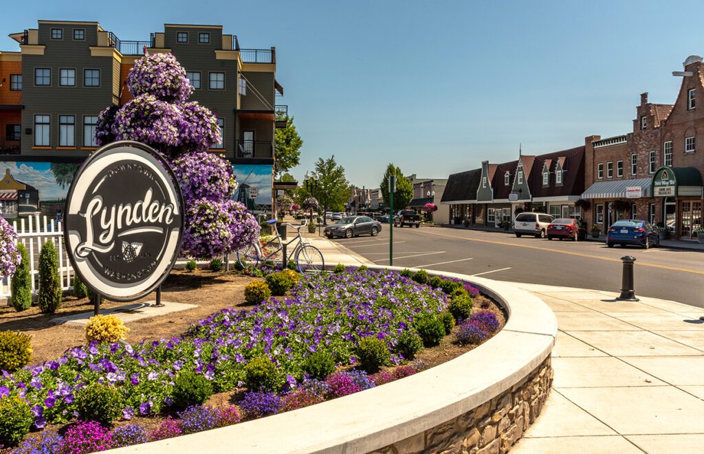 Dmw lynden flowers downtown 2 1240x800 1.jpg