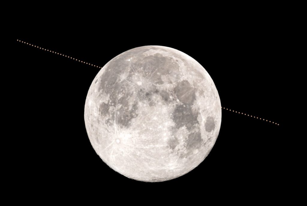 Mars plays hide and seek with wolf moon pillars.jpg