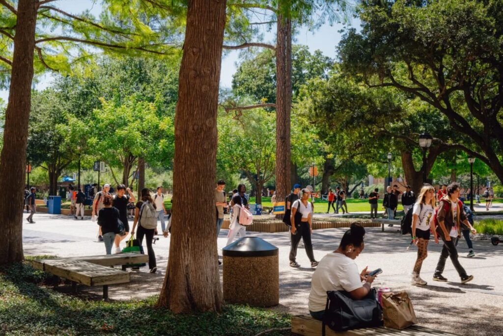 Ut arlingtontt 1500x1004.jpg