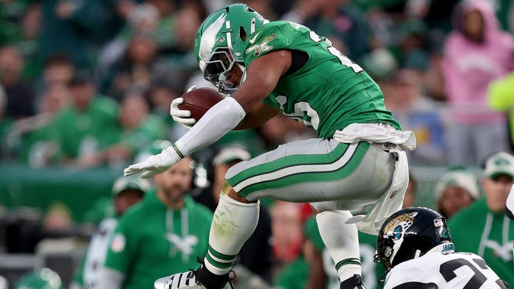 Saquon barkley reverse hurdle.jpg